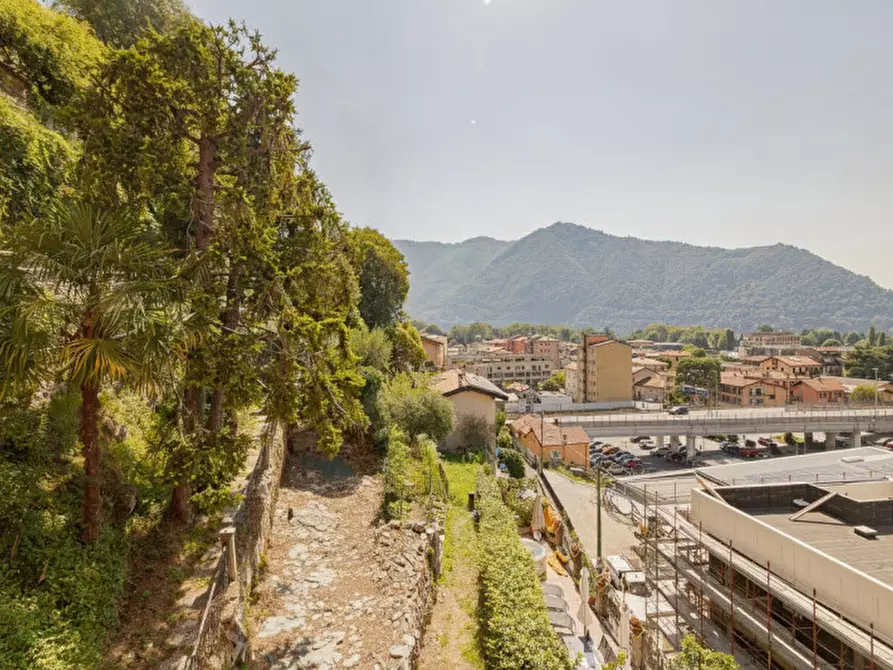 Immagine 17 di Appartamento in vendita  in Via Trieste a Cernobbio