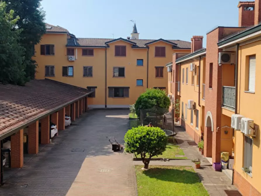 Immagine 20 di Appartamento in vendita  in Via Roma 11 a Vanzago