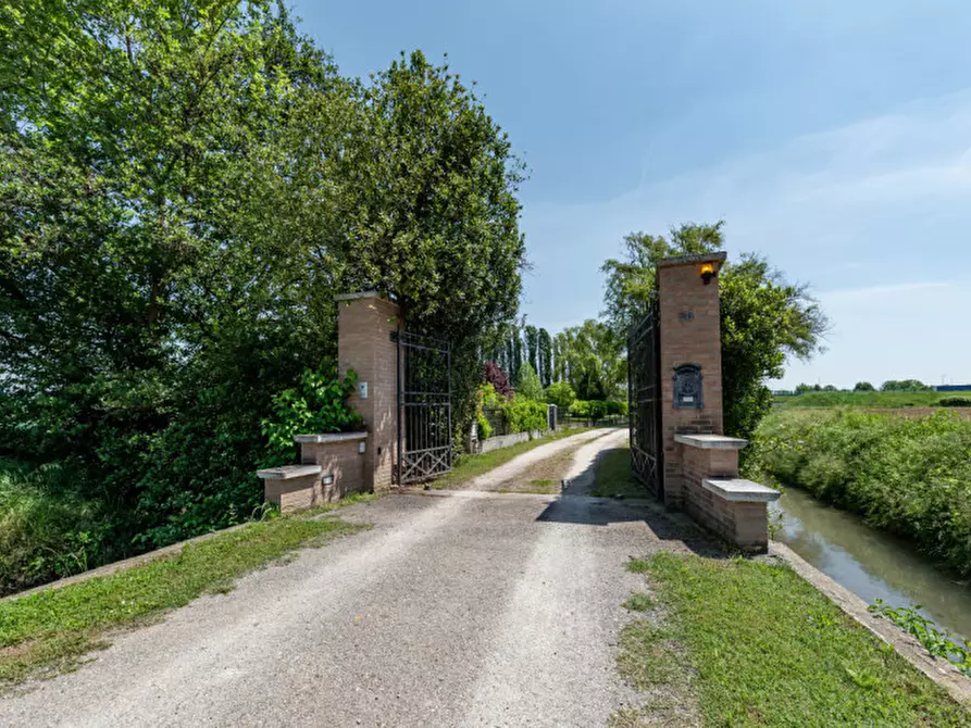 Immagine 19 di Villa in vendita  a Albignasego