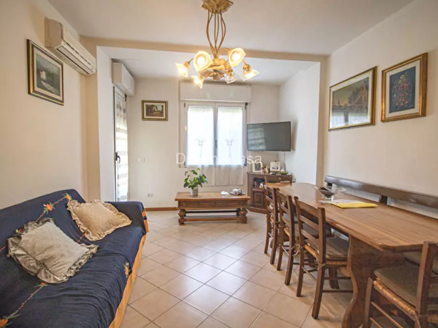 Immagine 2 di Appartamento in vendita  in Via Anzio a Prato