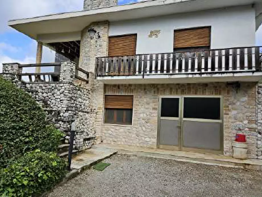 Immagine 1 di Casa indipendente in vendita  in Via degli Alpini, 75 a Giavera Del Montello