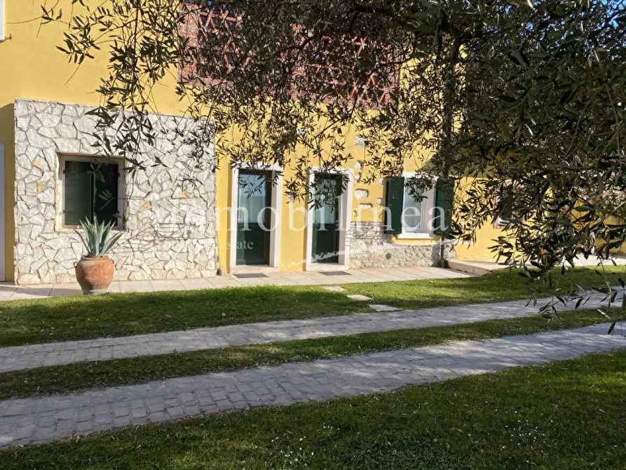 Immagine 10 di Appartamento in vendita  in STRADA MAZZANO n. 1 Piano T-1 a Bardolino