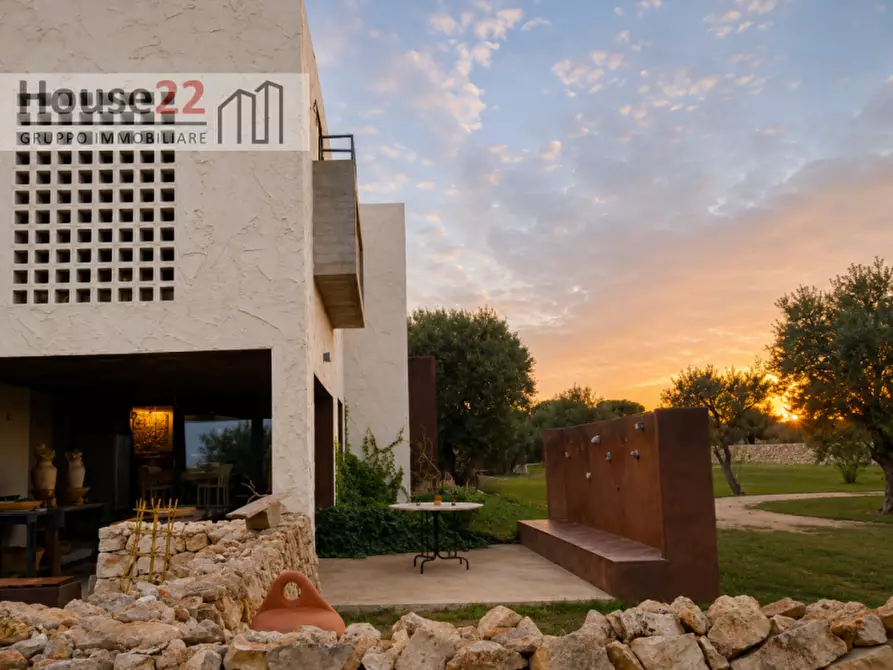 Immagine 2 di Villa in vendita  a Brindisi