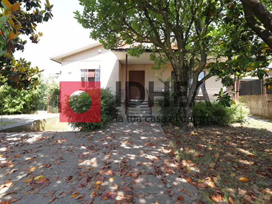 Immagine 1 di Casa indipendente in vendita  in Via Antonio Canova a Paese