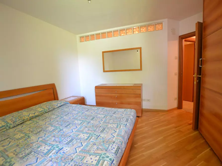 Immagine 10 di Appartamento in vendita  a Romeno
