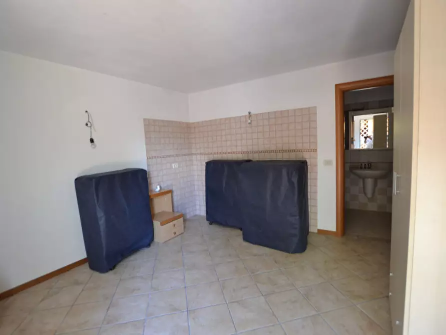 Immagine 14 di Appartamento in vendita  a Romeno