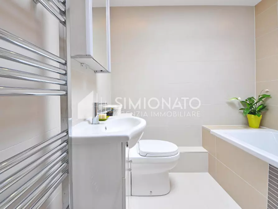 Immagine 1 di Appartamento in vendita  in Via Monsignor Giacinto Longhin a Martellago