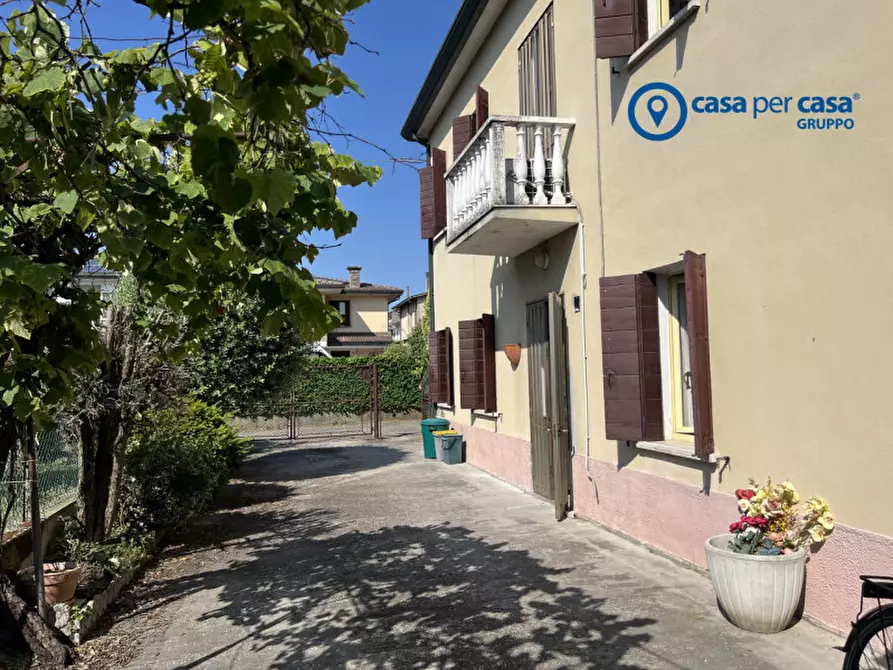 Immagine 1 di Casa indipendente in vendita  in Via Magellano a Solesino