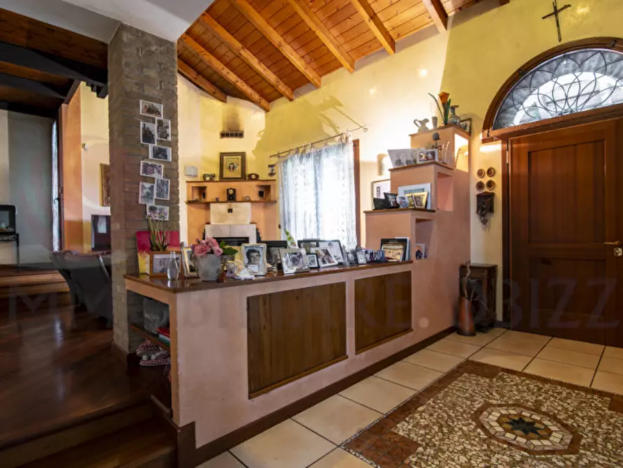 Immagine 3 di Casa indipendente in vendita  in Via Due Torri a Due Carrare