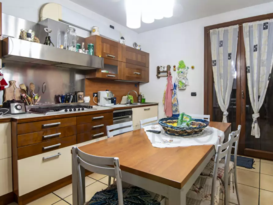Immagine 5 di Casa indipendente in vendita  in Via Due Torri a Due Carrare
