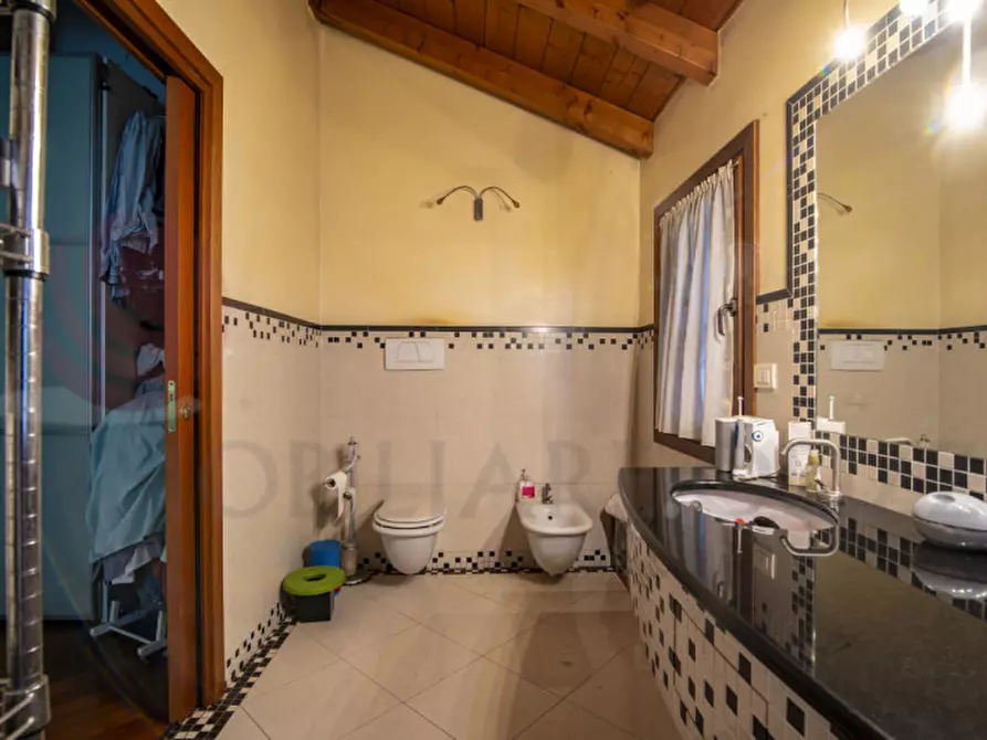 Immagine 10 di Casa indipendente in vendita  in Via Due Torri a Due Carrare