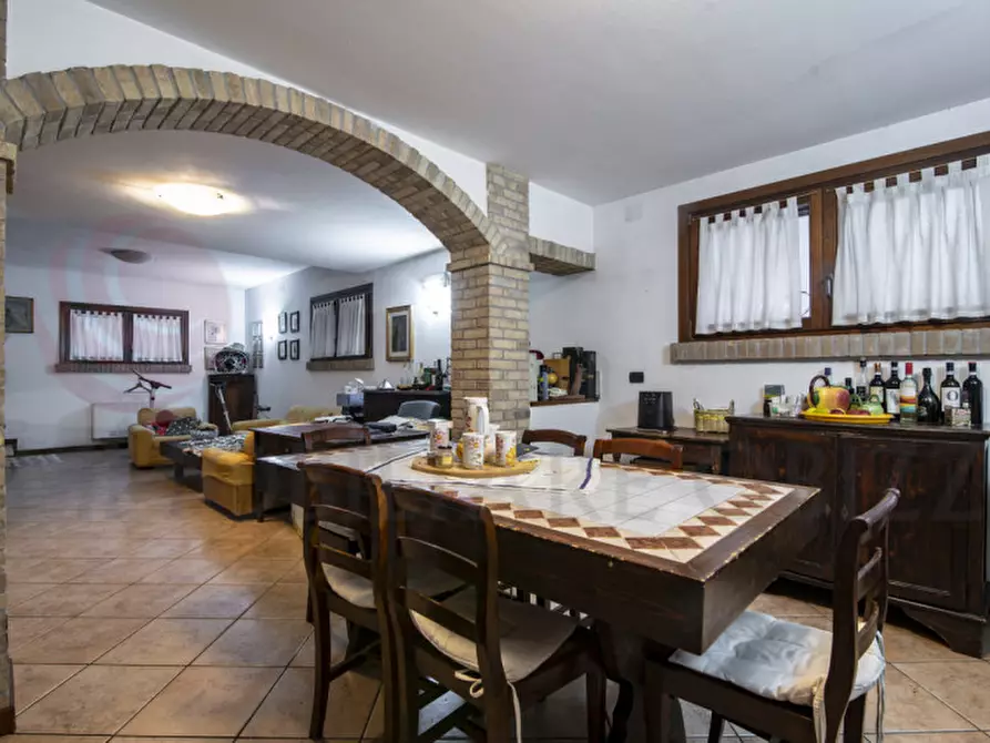 Immagine 14 di Casa indipendente in vendita  in Via Due Torri a Due Carrare