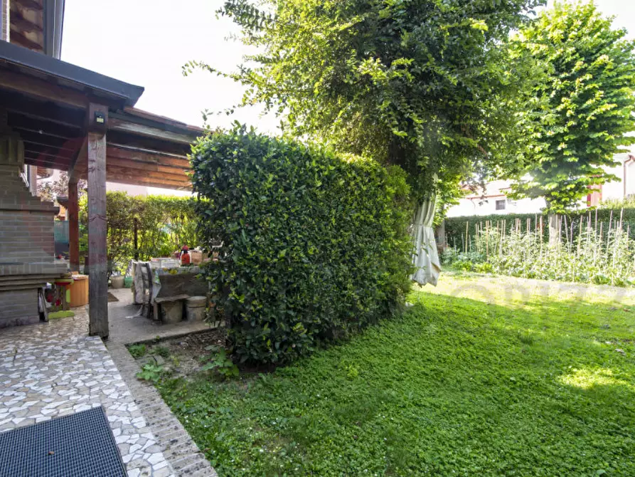 Immagine 24 di Casa indipendente in vendita  in Via Due Torri a Due Carrare