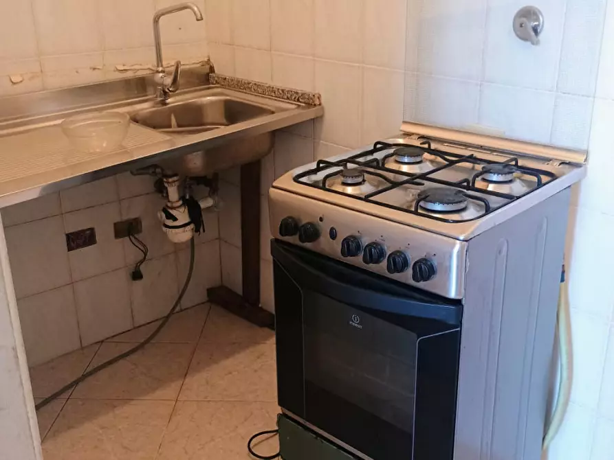Immagine 4 di Negozio in affitto  in Via Vittorio Lazzarini a Roma