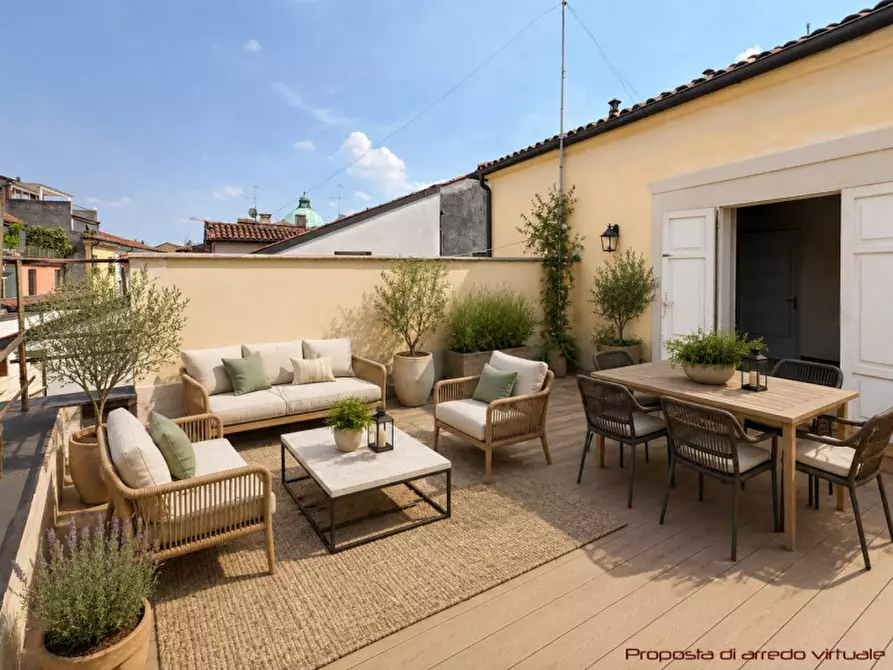 Immagine 1 di Appartamento in vendita  in stradella del garofolino 1 a Vicenza