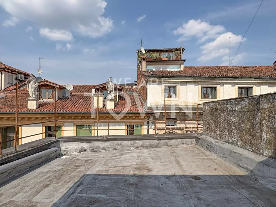 Immagine 2 di Appartamento in vendita  in stradella del garofolino 1 a Vicenza