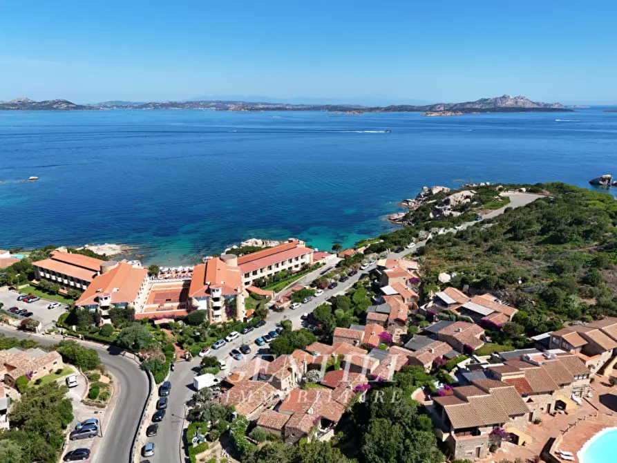 Immagine 2 di Appartamento in vendita  a Arzachena
