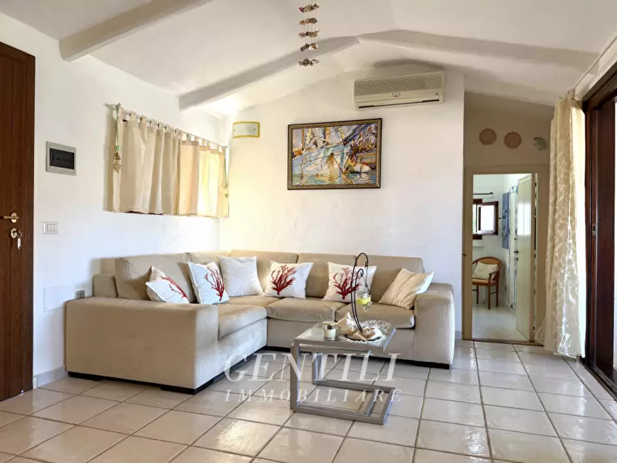 Immagine 3 di Appartamento in vendita  a Arzachena