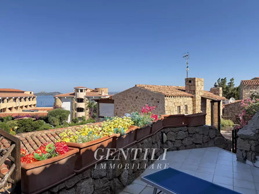 Immagine 19 di Appartamento in vendita  a Arzachena