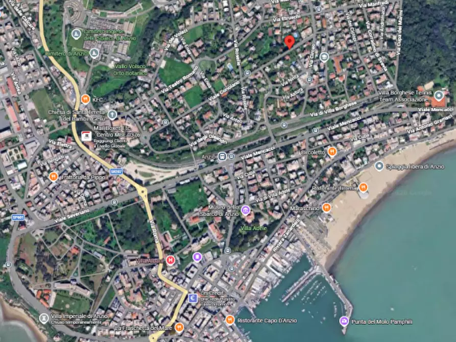 Immagine 2 di Villa in vendita  in Viale delle Bougainvillae a Anzio