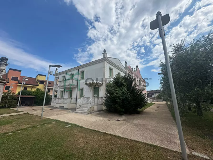 Immagine 3 di Villa in vendita  in VIA ROSSINI a Lavagno