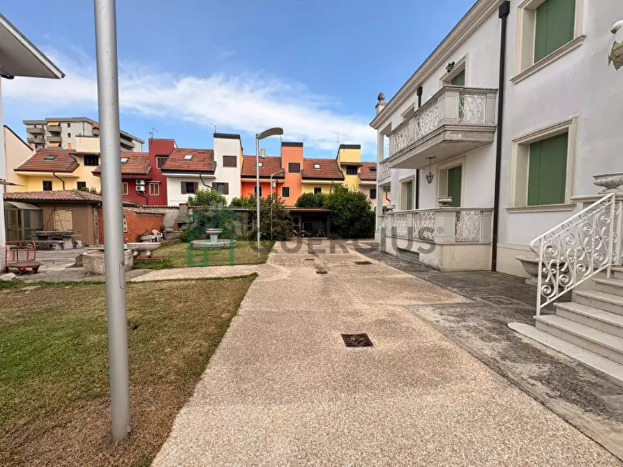 Immagine 4 di Villa in vendita  in VIA ROSSINI a Lavagno