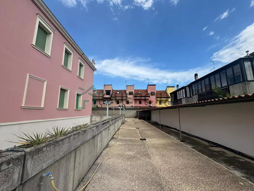 Immagine 10 di Villa in vendita  in VIA ROSSINI a Lavagno