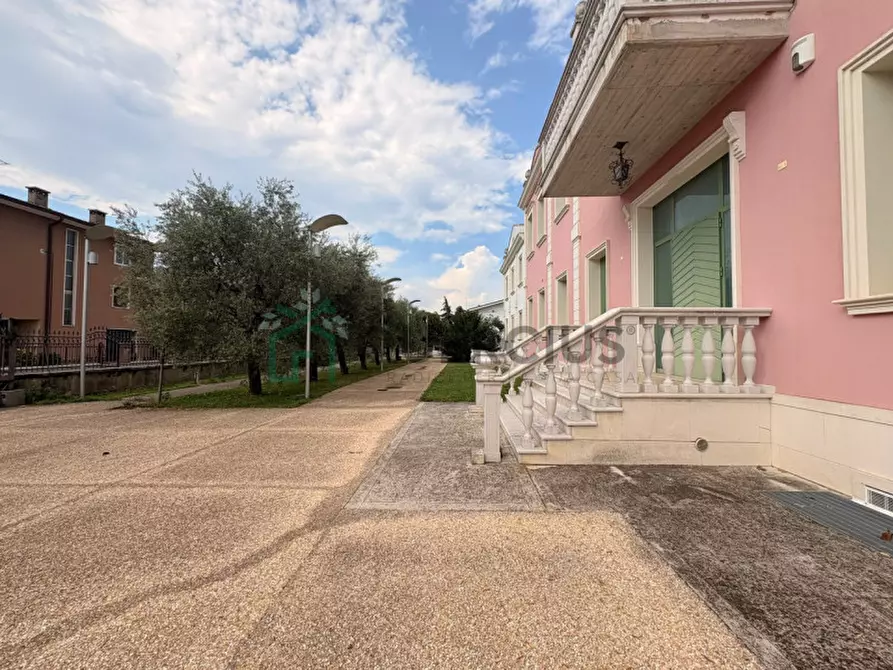 Immagine 16 di Villa in vendita  in VIA ROSSINI a Lavagno
