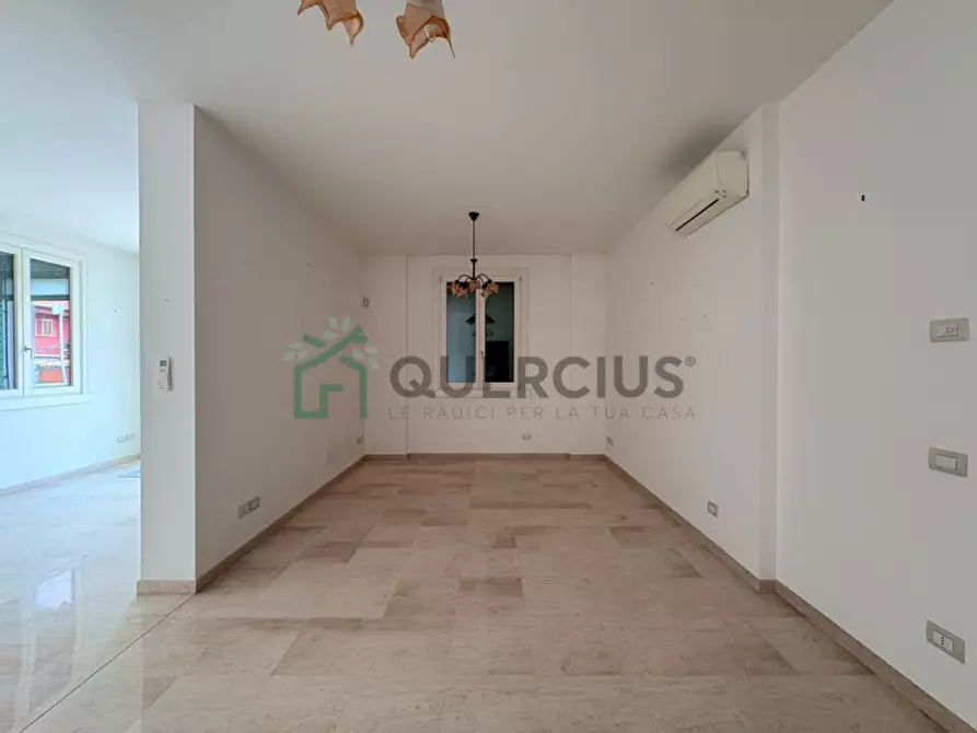Immagine 21 di Villa in vendita  in VIA ROSSINI a Lavagno