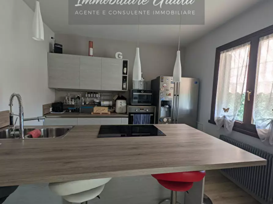 Immagine 1 di Casa indipendente in vendita  a Vittorio Veneto