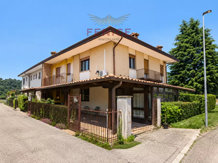 Immagine 1 di Villetta a schiera in vendita  in Via Feltrina Nord 87 a Montebelluna