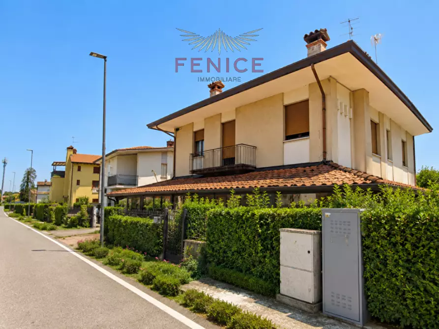 Immagine 2 di Villetta a schiera in vendita  in Via Feltrina Nord 87 a Montebelluna