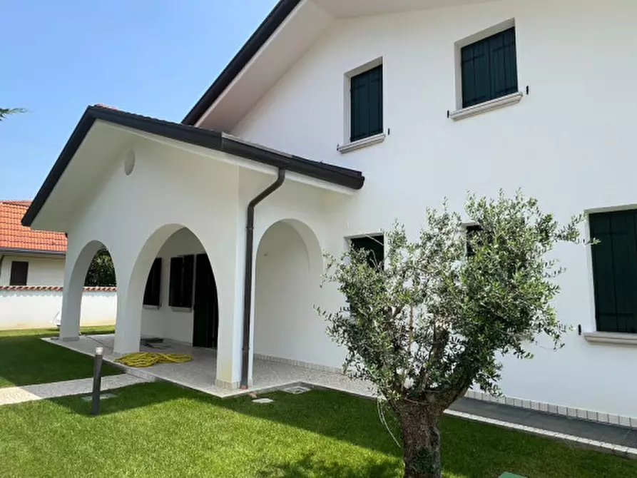 Immagine 1 di Villa in vendita  a Noventa Padovana