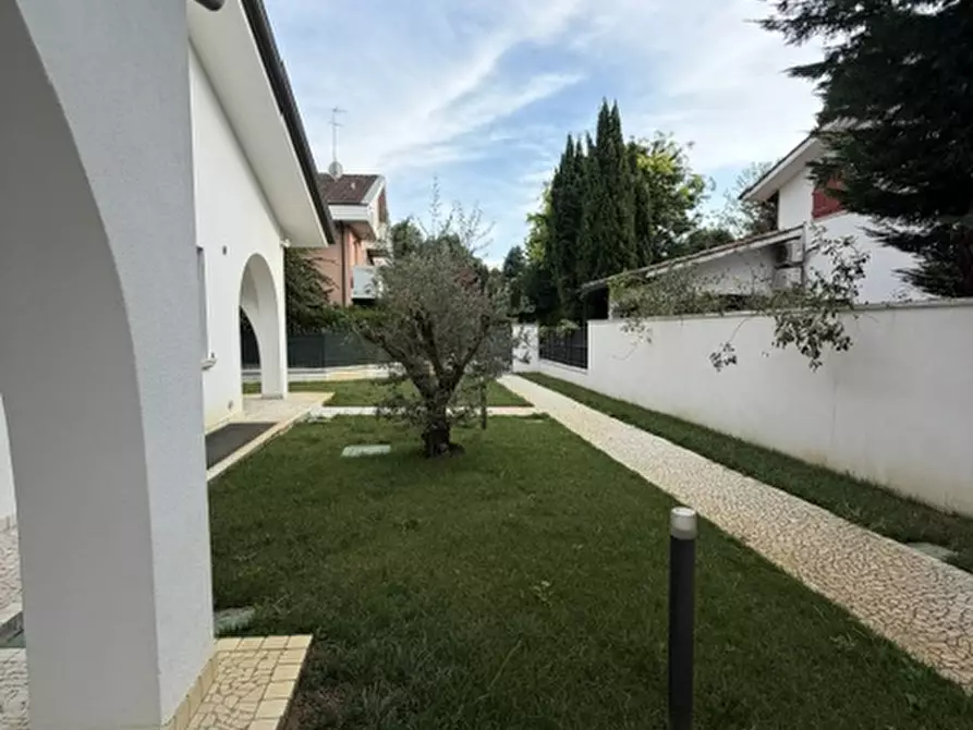 Immagine 37 di Villa in vendita  a Noventa Padovana