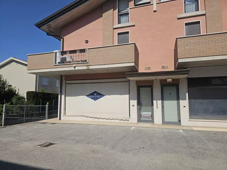 Immagine 1 di Negozio in vendita  in Via Roma a Ponte San Nicolò