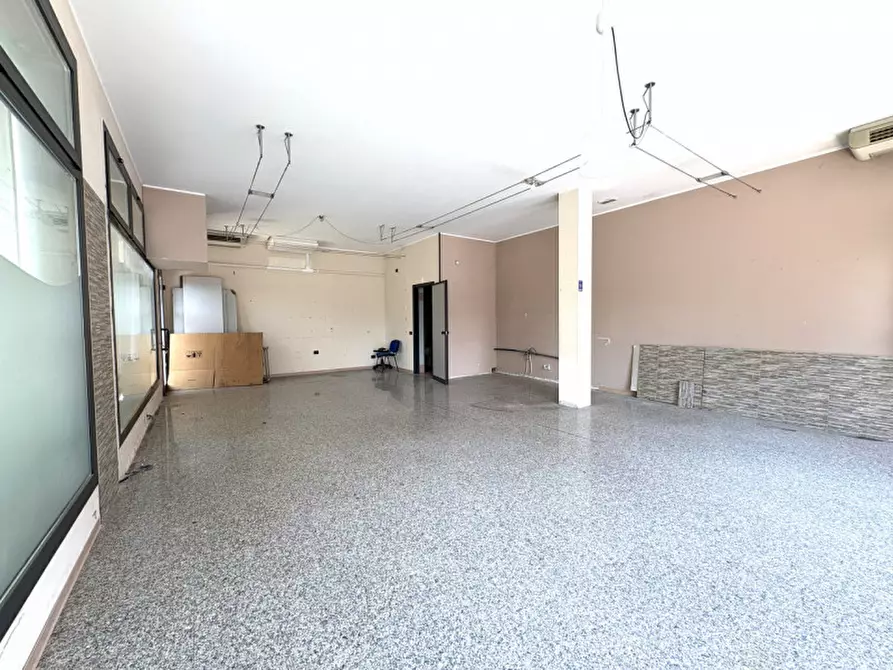 Immagine 3 di Negozio in vendita  in Via Roma a Ponte San Nicolò