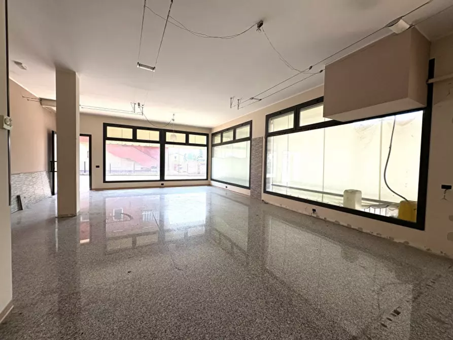 Immagine 5 di Negozio in vendita  in Via Roma a Ponte San Nicolò