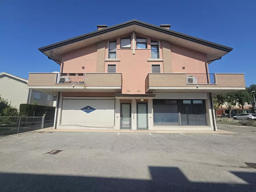 Immagine 9 di Negozio in vendita  in Via Roma a Ponte San Nicolò