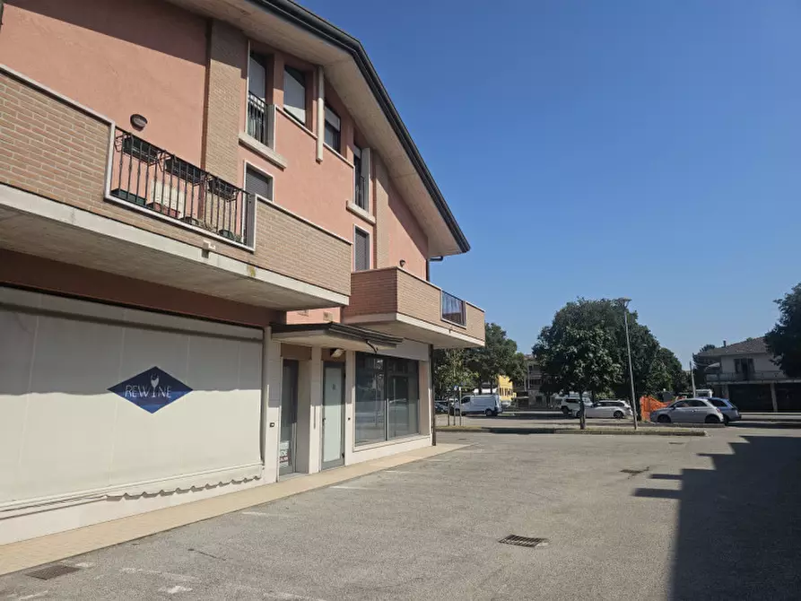 Immagine 11 di Negozio in vendita  in Via Roma a Ponte San Nicolò