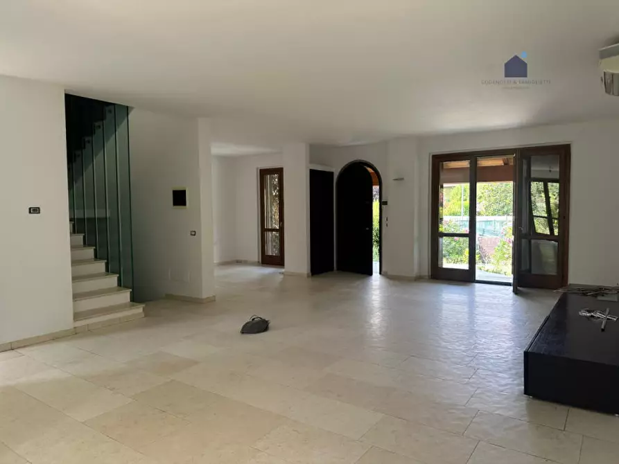 Immagine 10 di Villa in vendita  in Via Ghidina a Sirmione