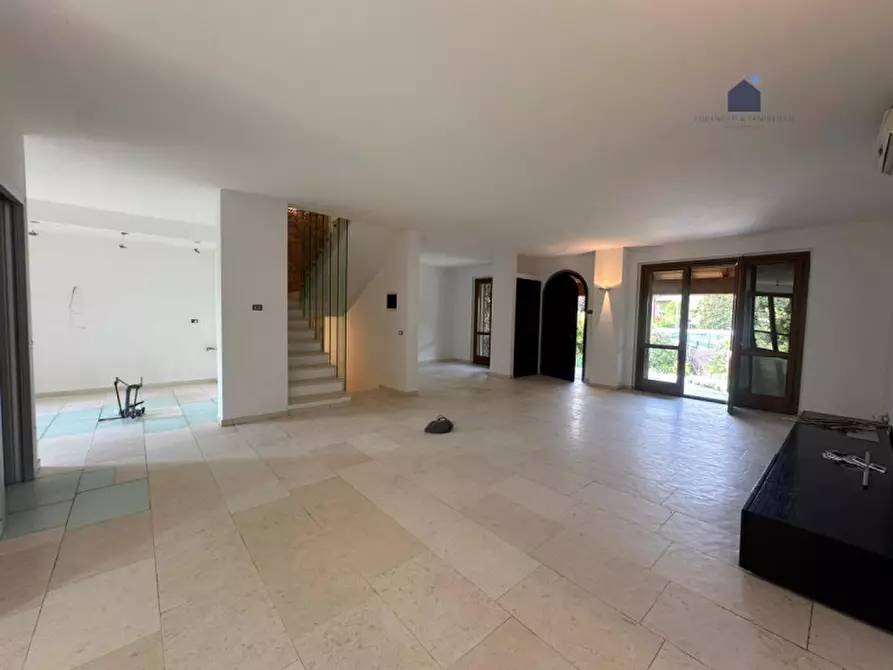 Immagine 15 di Villa in vendita  in Via Ghidina a Sirmione