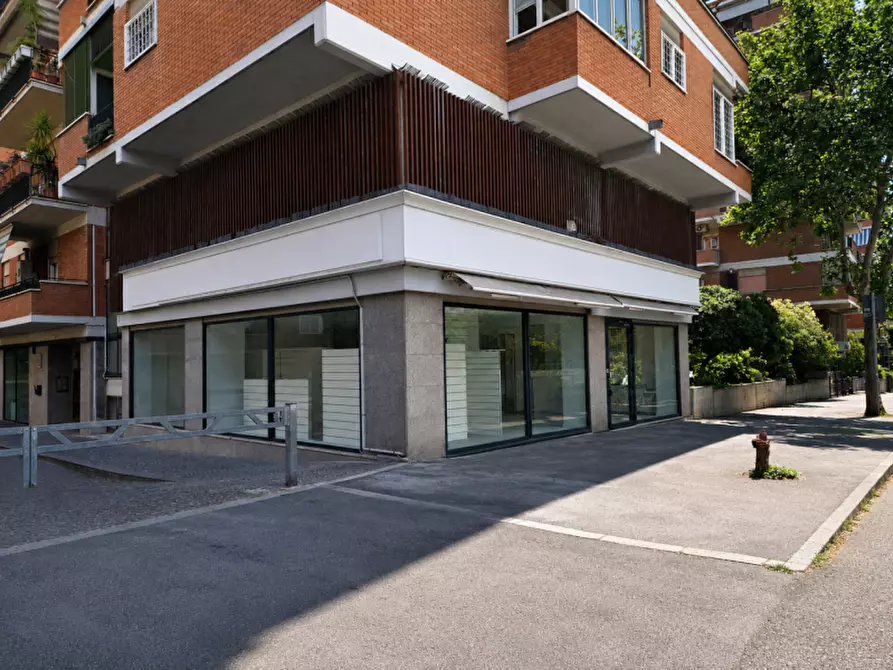 Immagine 1 di Negozio in affitto  in quirino Majorana a Roma