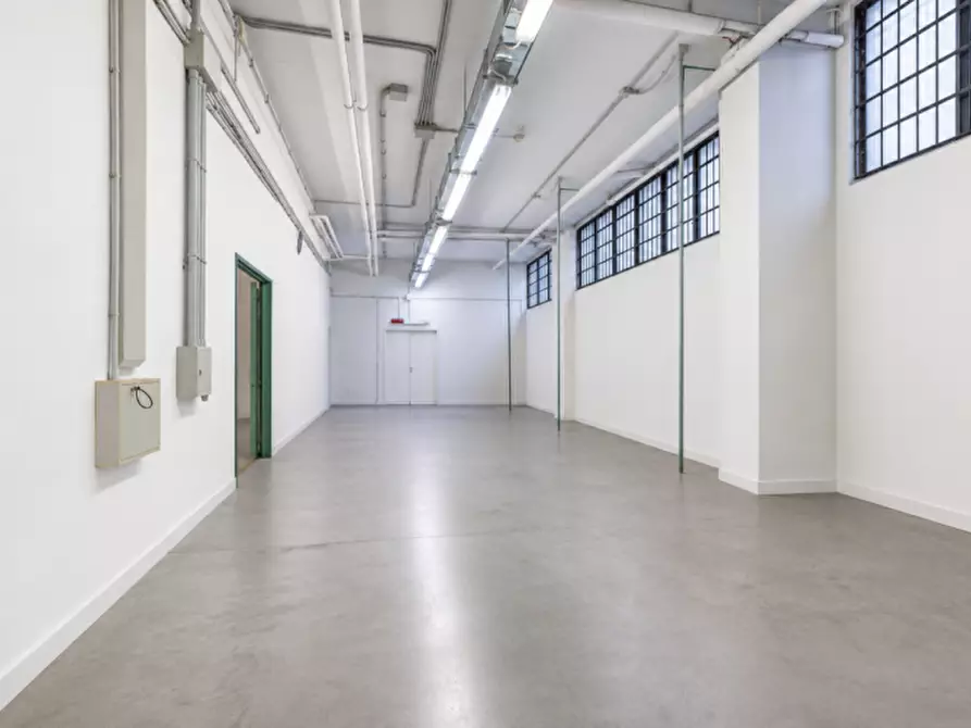 Immagine 9 di Negozio in affitto  in quirino Majorana a Roma