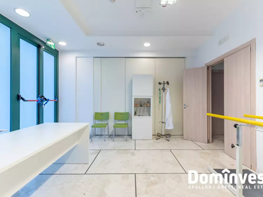 Immagine 15 di Negozio in affitto  in quirino Majorana a Roma