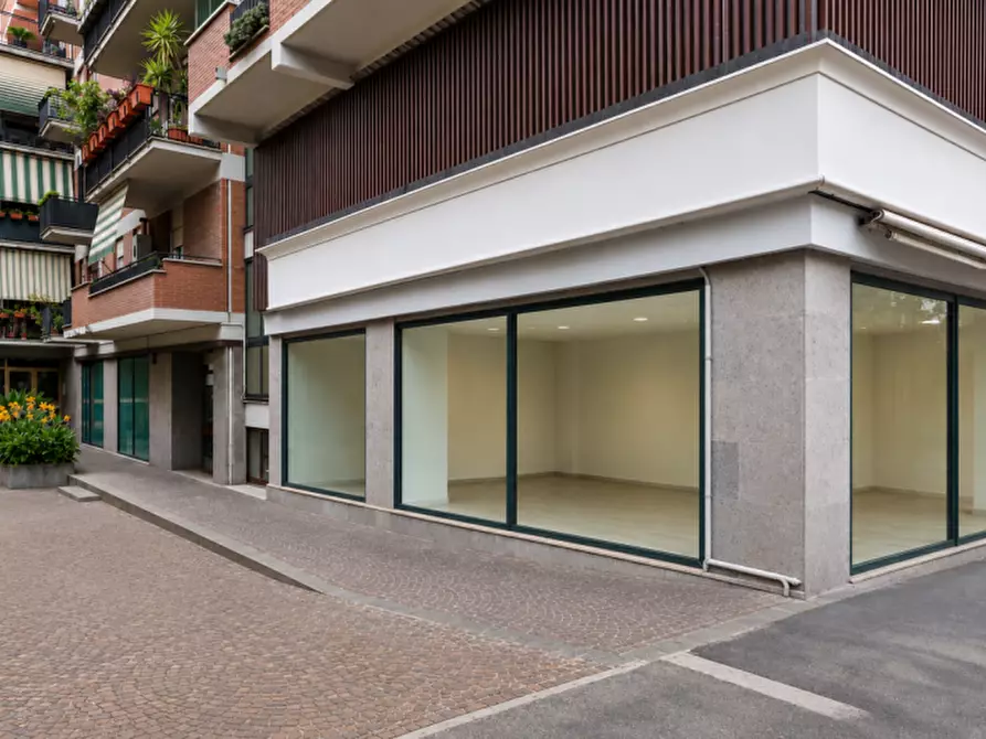 Immagine 32 di Negozio in affitto  in quirino Majorana a Roma