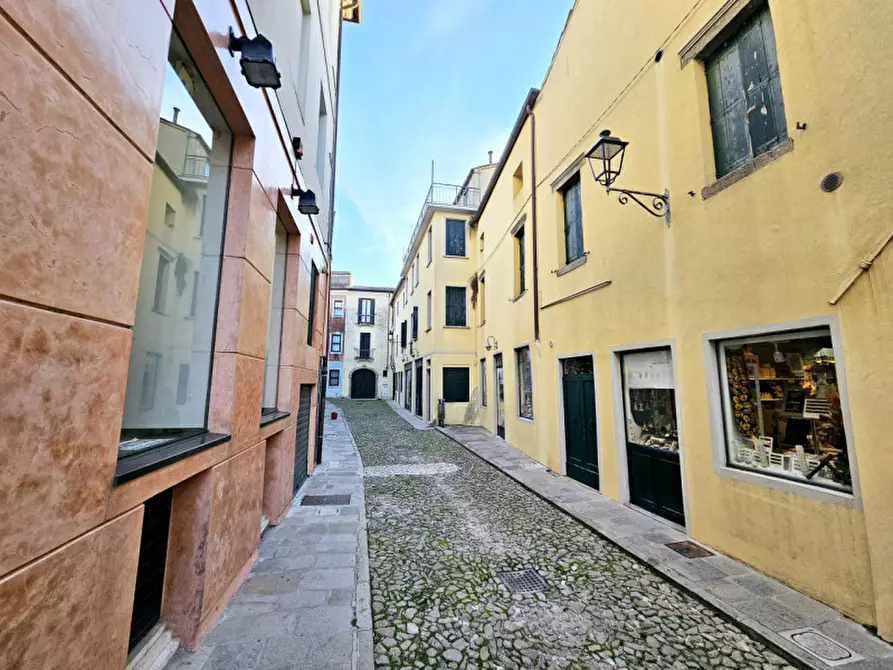 Immagine 1 di Negozio in vendita  in PIAZZA GIUSEPPE MAZZINI a Monselice