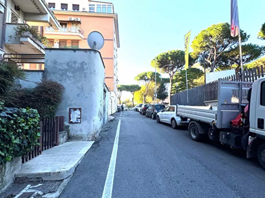 Immagine 2 di Appartamento in vendita  in Via dei Carpegna a Roma