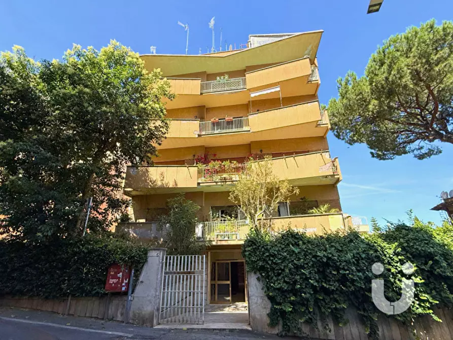 Immagine 1 di Appartamento in vendita  in VIA DI MONTE CRISTALLO a Roma