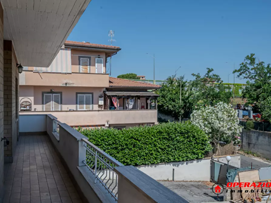 Immagine 35 di Appartamento in vendita  in via rudiano a Roma