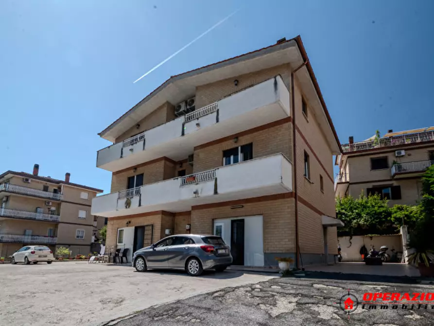 Immagine 40 di Appartamento in vendita  in via rudiano a Roma